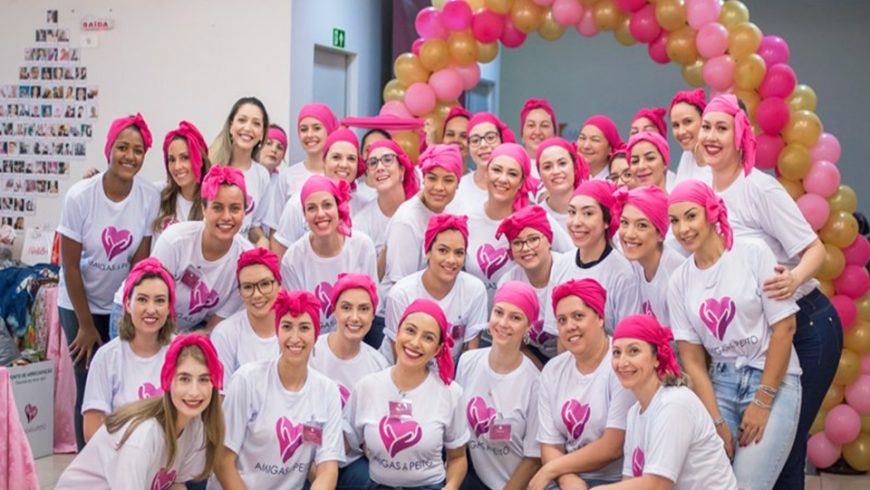 Campanha arrecada 700 lenços para pacientes com câncer
